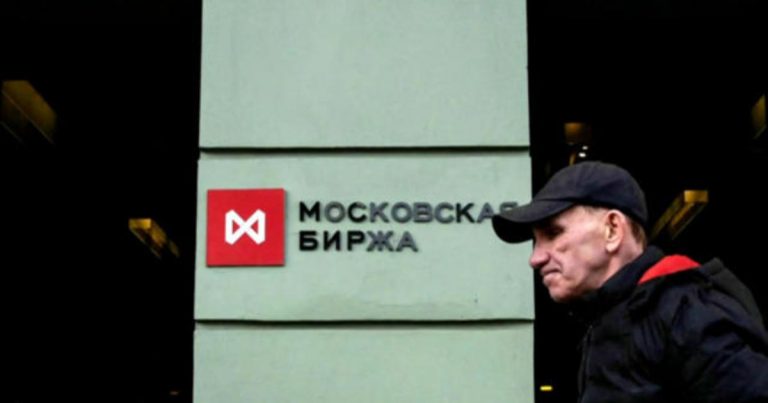 MoneyWatch: Russia’s stock market to partially reopen Thursday