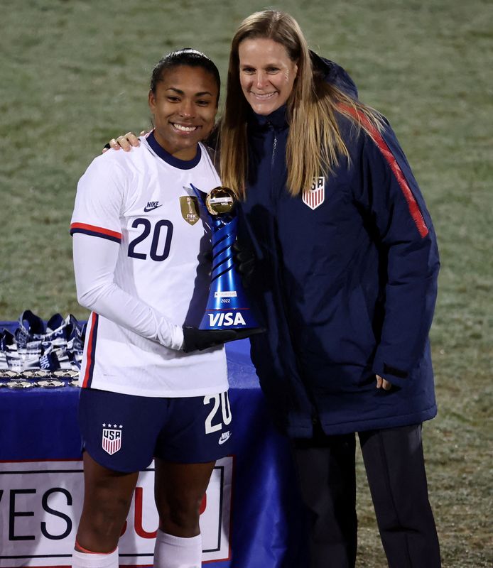 Soccer-U.S. women’s team backs Parlow Cone for U.S. Soccer president