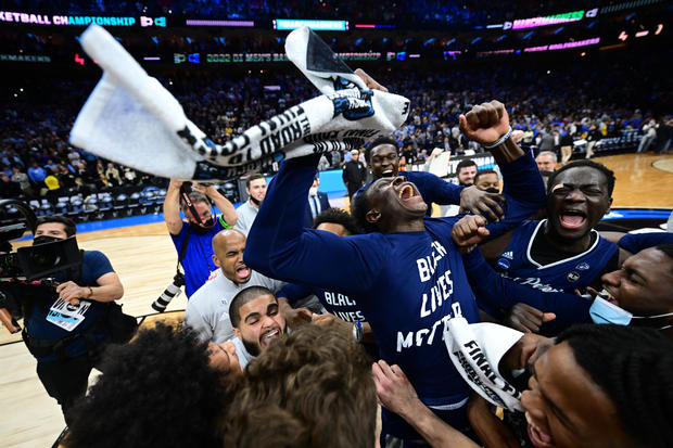 St. Peter’s becomes the first 15 seed to ever reach the Elite Eight in March Madness upset