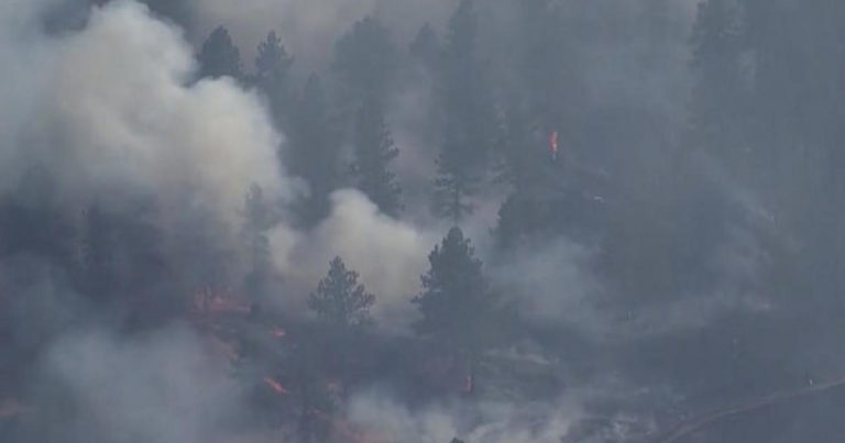 Thousands flee as wildfire sprouts near Boulder, Colorado