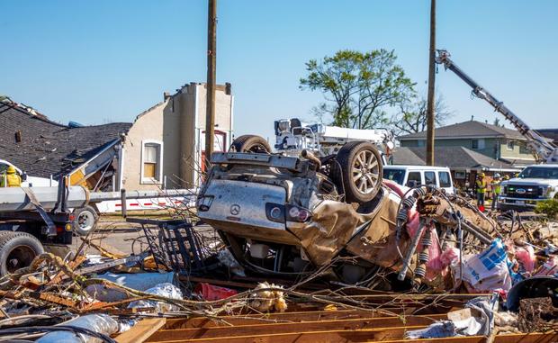2 killed as damaging storms tear across South
