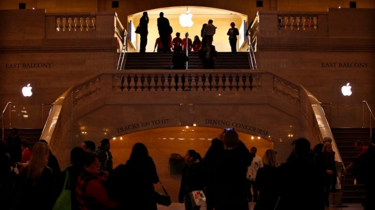 Apple Store workers start union effort, collecting signatures