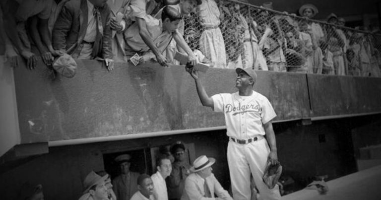 MLB honors 75th anniversary of Jackie Robinson breaking the color barrier