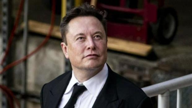 Musk sells $4 billion in Tesla stock, probably to help buy Twitter