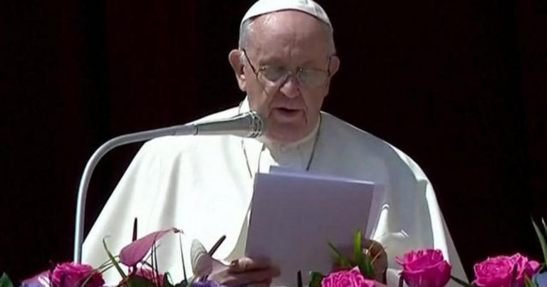 Pope Francis condemns cruel and senseless war in Easter Sunday speech