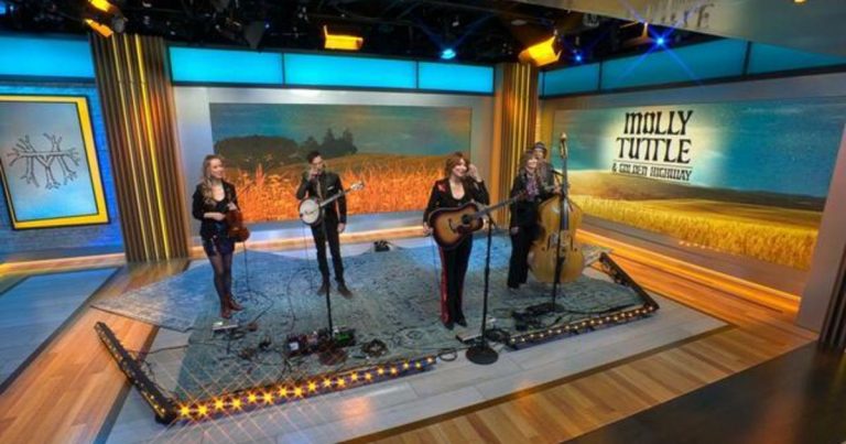 Saturday Sessions: Molly Tuttle and Golden Highway perform “She’ll Change”