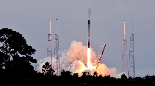 SpaceX launches 4th low-cost “rideshare” mission