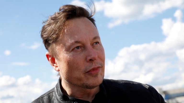 Tom Brady asks Elon Musk to do one thing if Tesla CEO buys Twitter