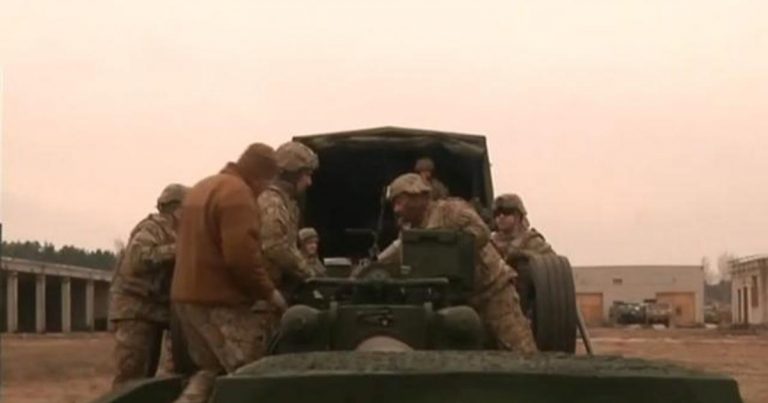 U.S. trains Ukrainians on howitzer artillery