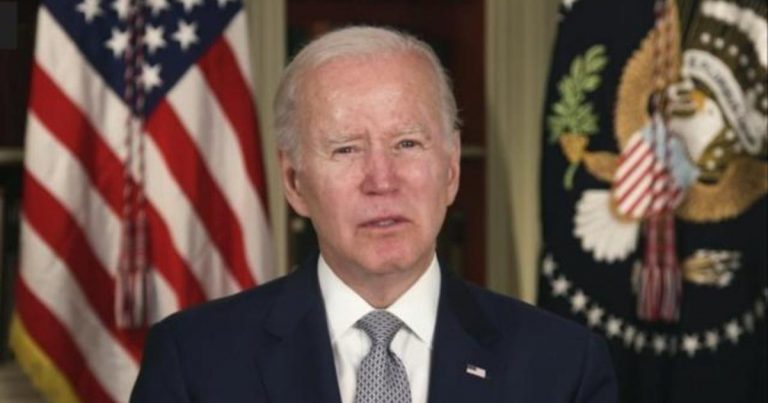 Biden marks “tragic milestone” of 1 million American lives lost to COVID-19