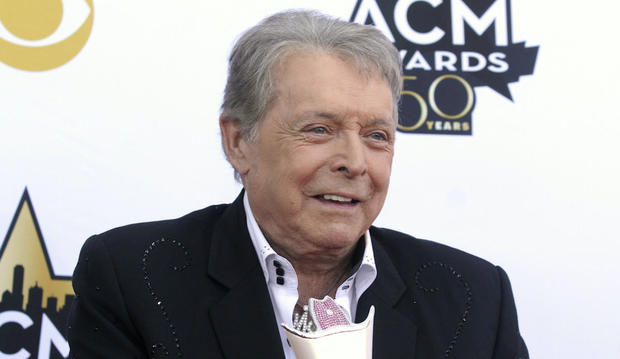 Country music star Mickey Gilley, who helped inspire “Urban Cowboy,” dead at 86