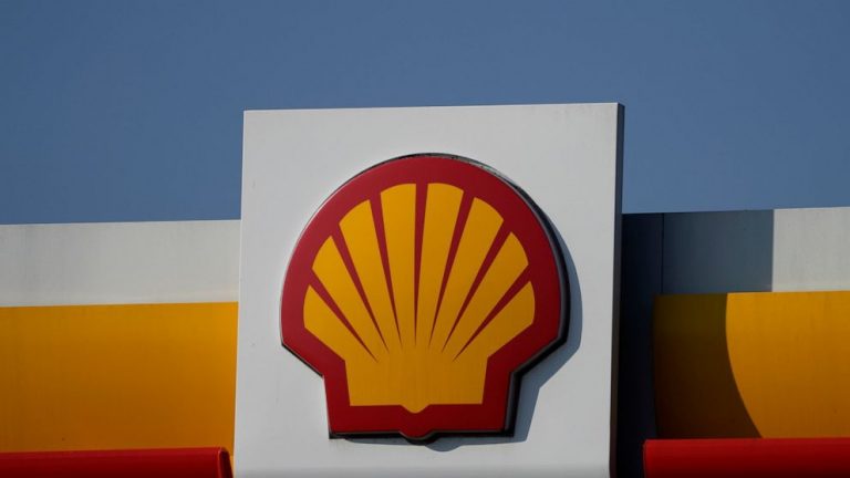 Shell reports record 1st-quarter earnings as oil prices soar