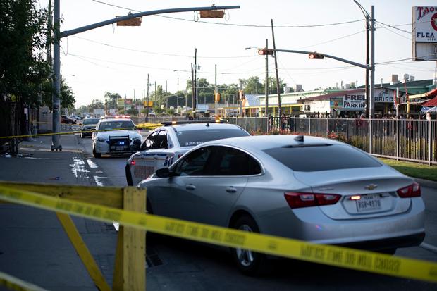 Shooting at bustling Houston flea market leaves 2 dead, 3 hurt