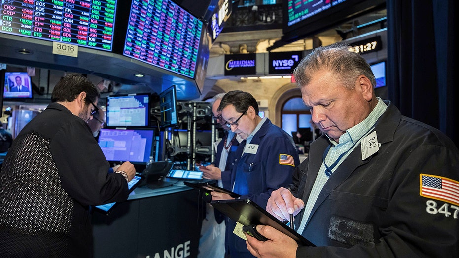 New York stock exchange traders