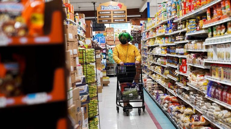 US consumers expect high inflation to persist this year, NY Fed survey shows