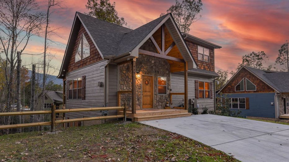 The Moonshine Peak Chalet vacation home on Vrbo is located in Gatlinburg, Tennessee. This exterior photo shows it's wood and stone cottage.