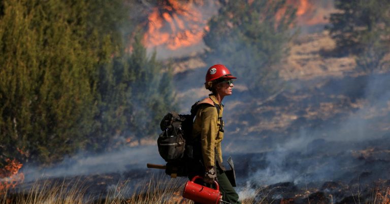 Wildfires threaten Southwest amid predictions of “unprecedented” winds