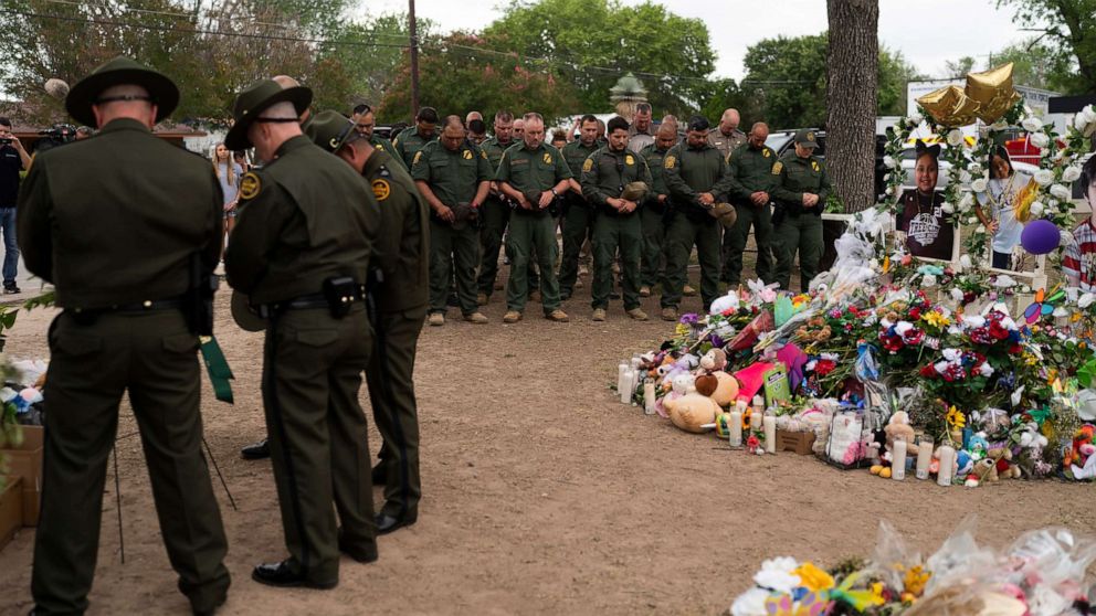 PHOTO: U.S. Border Patrol agents visit a memorial at Robb Elementary School in Uvalde, Texas, May 31, 2022.