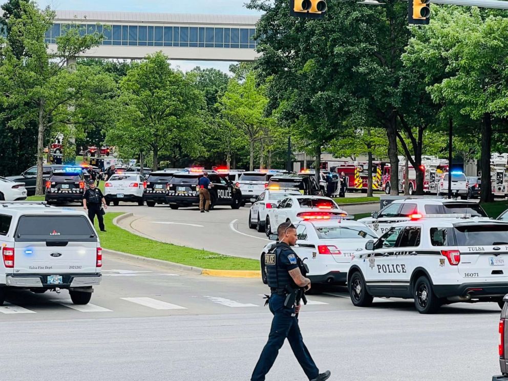 PHOTO: Tulsa Police department attend the scene of a shooting in Tulsa, Okla., June 1, 2022.