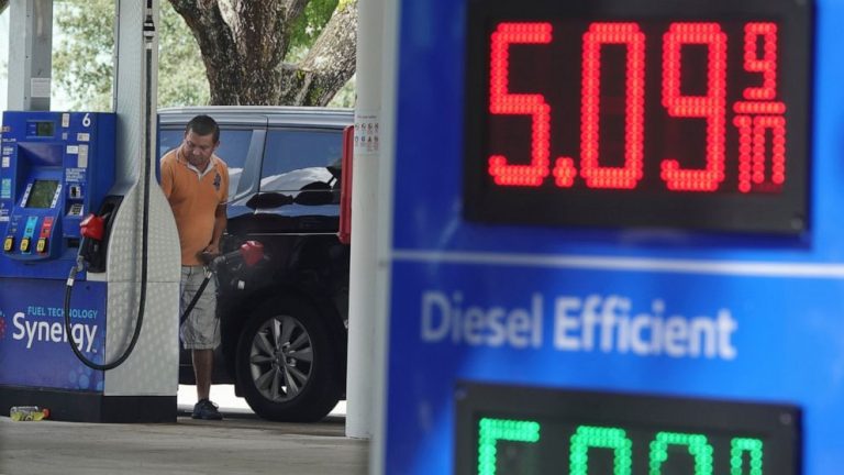 Average US gasoline price jumps 39 cents to $5.10 per gallon
