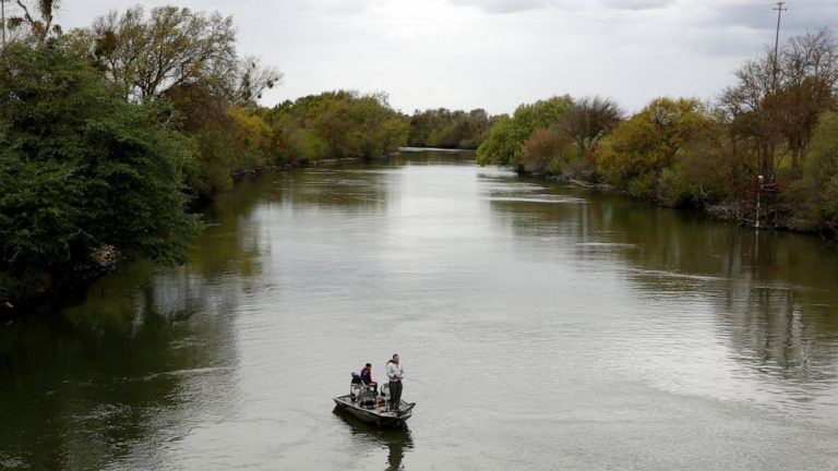 California lawmakers mull buying out farmers to save water