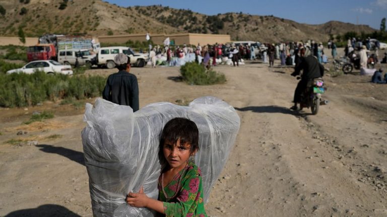 Destruction everywhere, help scarce after Afghanistan quake