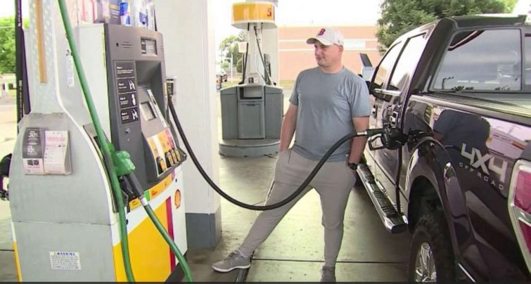 Gas mistakenly sold for 69 cents per gallon gets manager fired