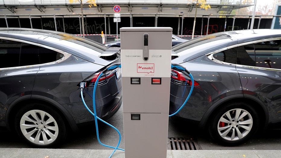 Tesla cars recharge