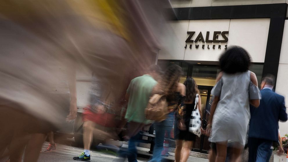 PHOTO: Pedestrians pass in front of a Zales Jewelers store, a subsidiary of Signet Jewelers Ltd., in New York, Aug. 23, 2017. 