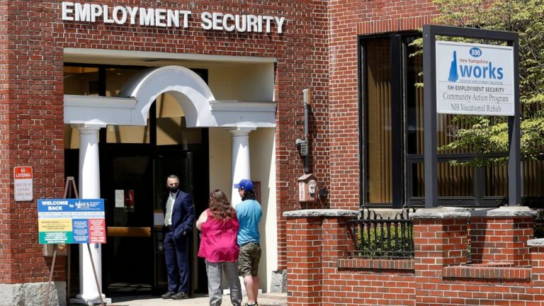 More Americans apply for jobless benefits last week