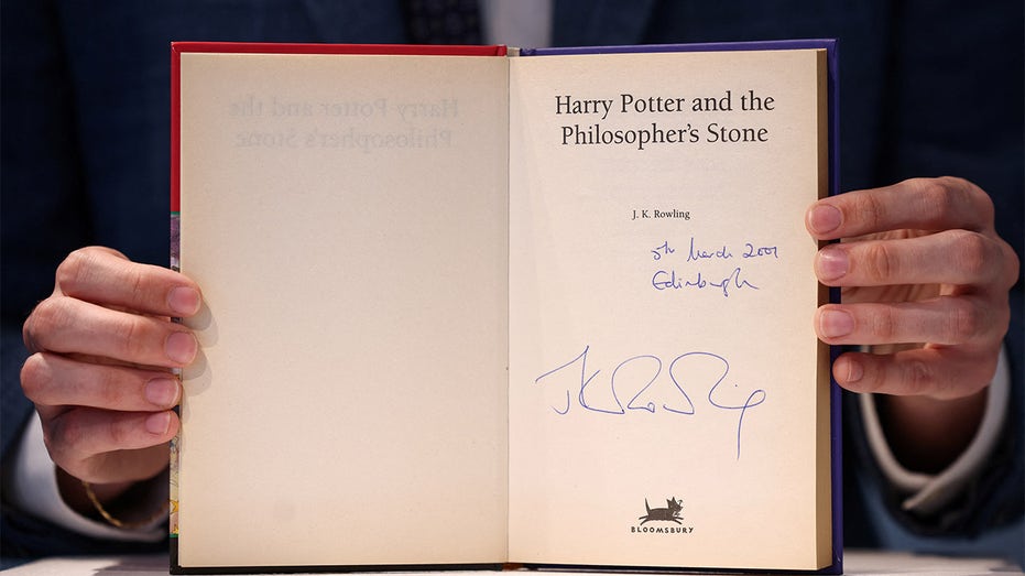 JK Rowling signature