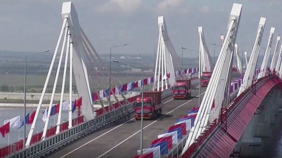 Blagoveshchensk-Heihe bridge connecting Russia to China