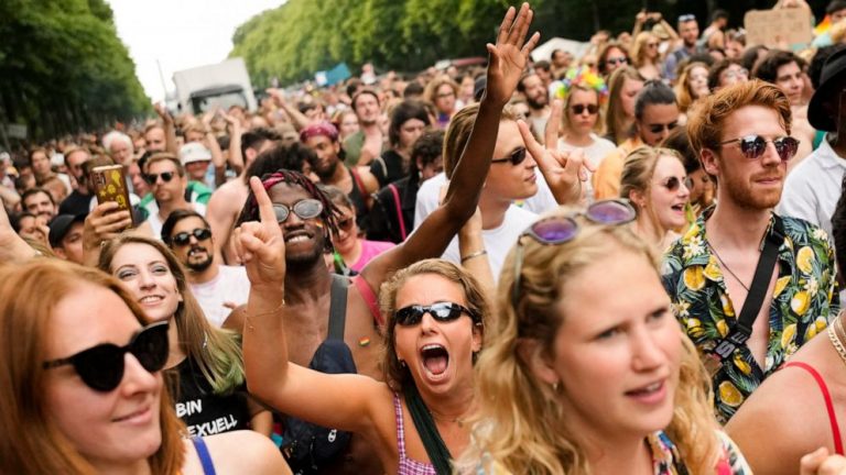 2 apparent homophobic attacks reported after Berlin Pride