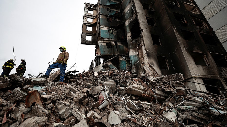 Kyiv destruction and rescuers