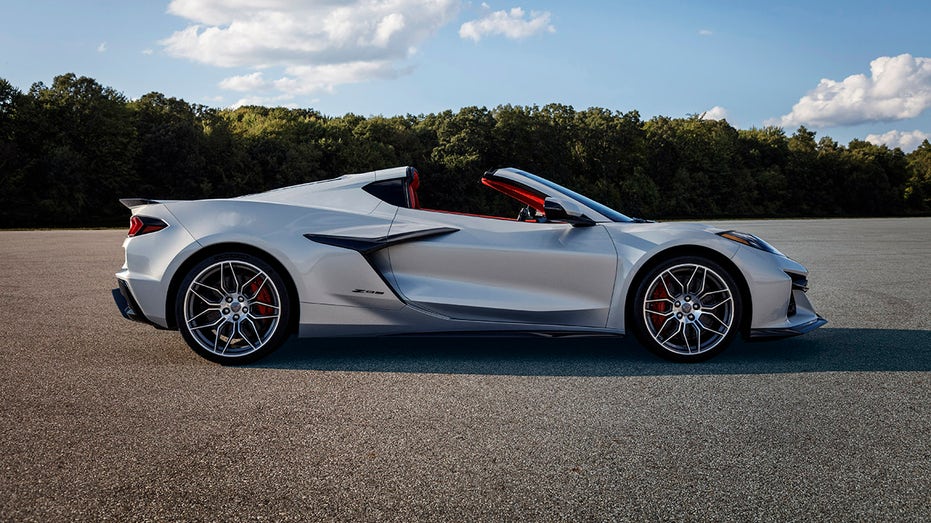 White Corvette Z06