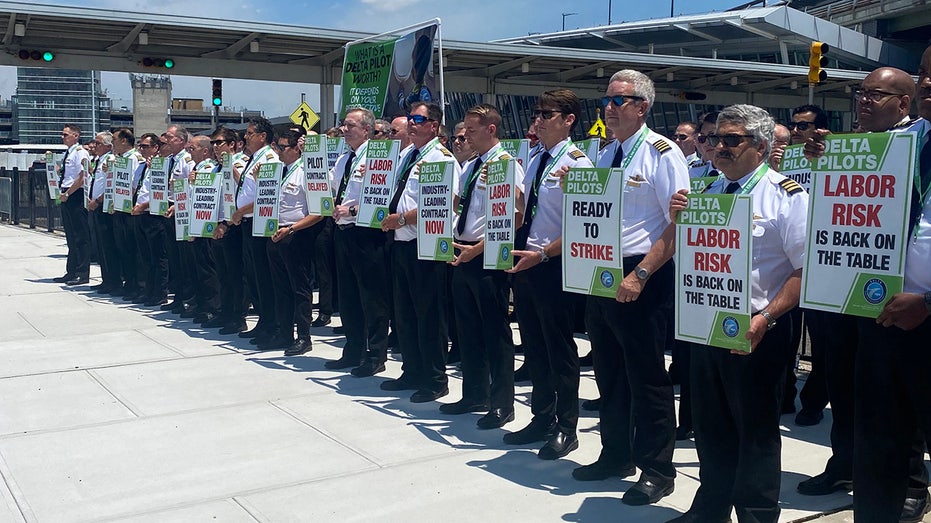 Delta pilots JFK