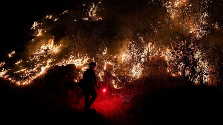 Fast-moving fire near Yosemite National Park explodes in size