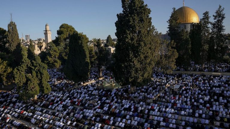 Millions of Muslims commemorate Eid al-Adha amid high prices