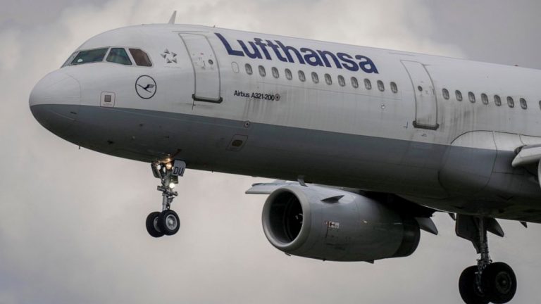 Pilots with Germany’s Lufthansa back possible strike action