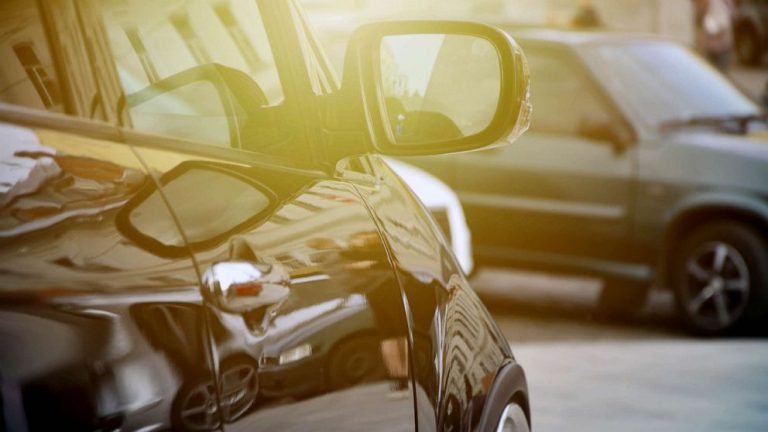 5-year-old boy dies in hot car outside elementary school