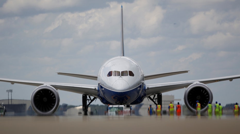 Boeing 787-10 Dreamliner workers