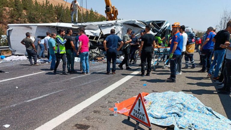 Bus collision at accident site leaves 15 dead in Turkey