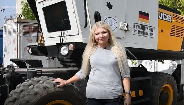 Meet the people pulling out landmines so Ukrainians can go home