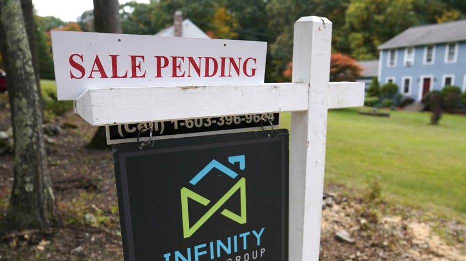 A sale pending sign outside a house in New Hampshire