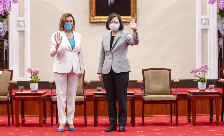 Pelosi holds joint press conference with Taiwanese president