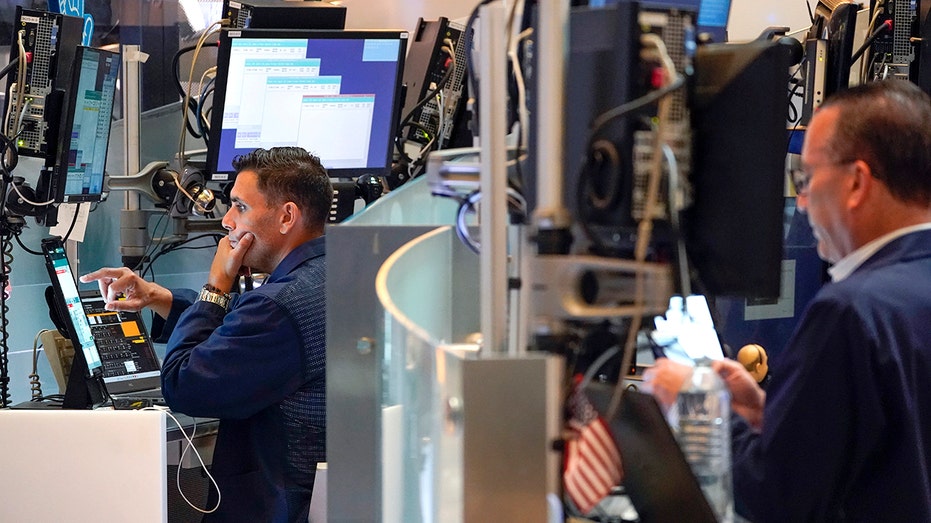 Traders working at the NYSE