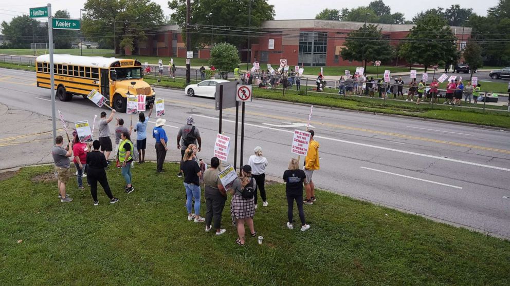 PHOTO: Columbus teachers picket outside Leawood Elementary, Aug. 22, 2022, the morning after the teachers union voted to strike. News Ceb Strike Day 1