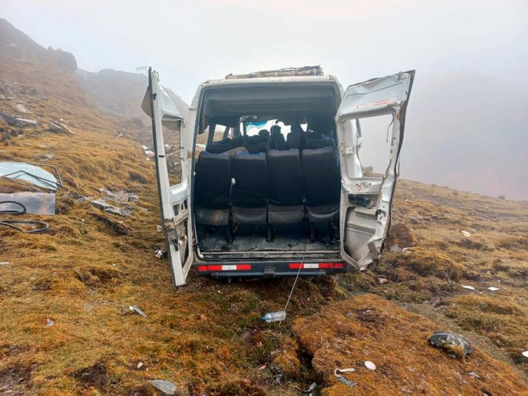 Tourist minibus plunges off cliff in Peru killing 4, injuring 16 others