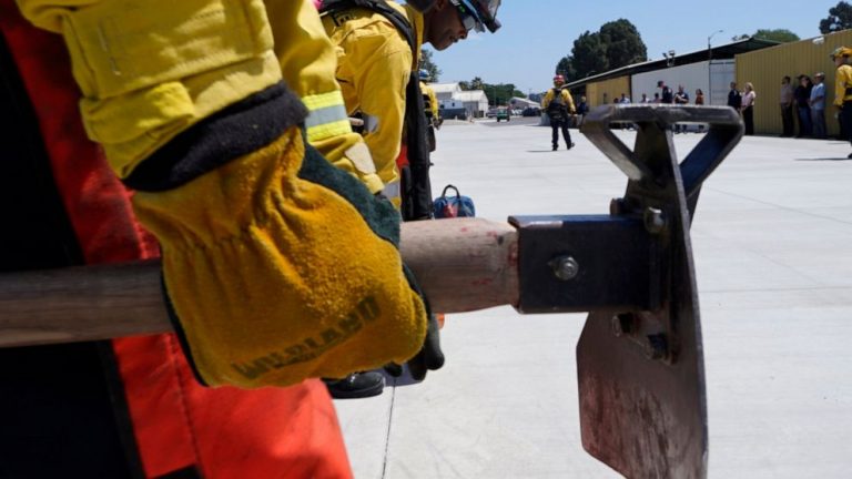 Western fires outpace California effort to fill inmate crews