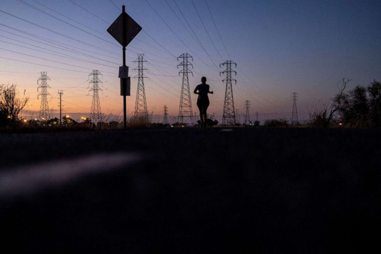 Bay Area hit with record temperatures, officials ask Californians to conserve energy